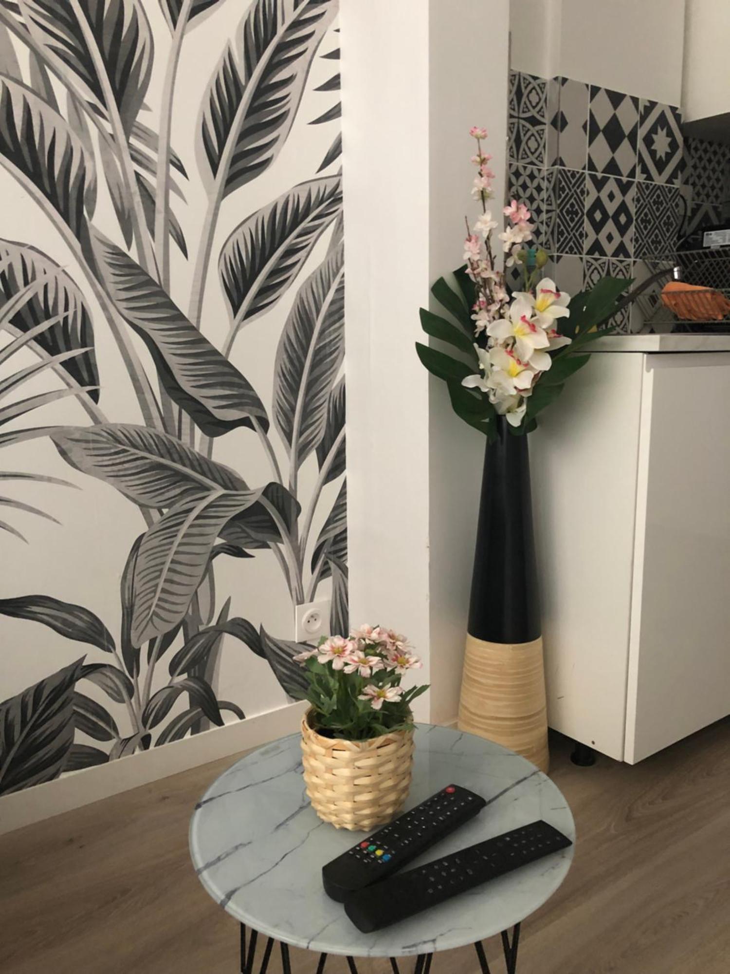 Metro Gambetta Apartment Paris Ngoại thất bức ảnh